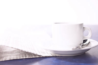 A South Carolina police officer is shot and wounded and a suspect is killed<br>