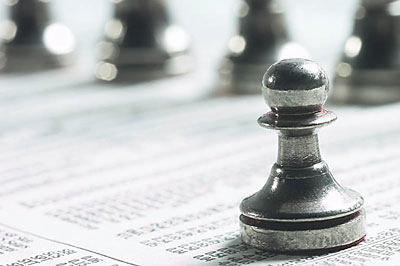 A South Carolina police officer is shot and wounded and a suspect is killed<br><br>